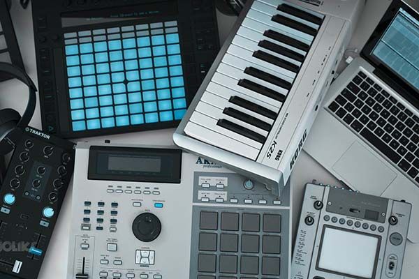 Voucher Studio nagrań kurs z produkcji muzyki , kompozycja utworu, aranżacja utworu , producenci muzyczni